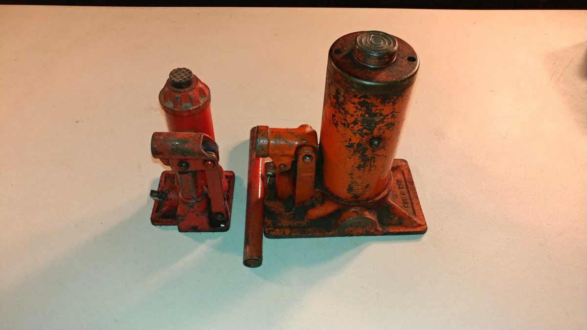 (2) BOTTLE JACKS