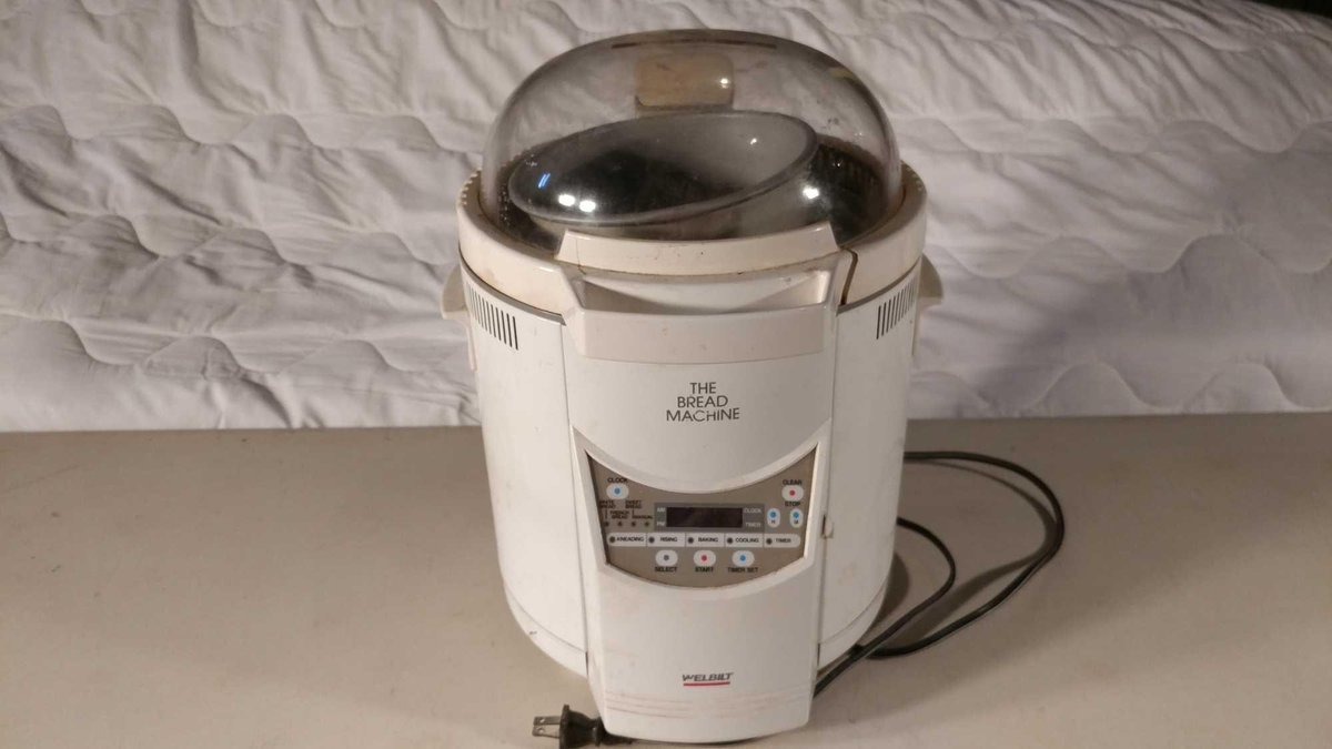 THE BREAD MACHINE BREAD MAKER
