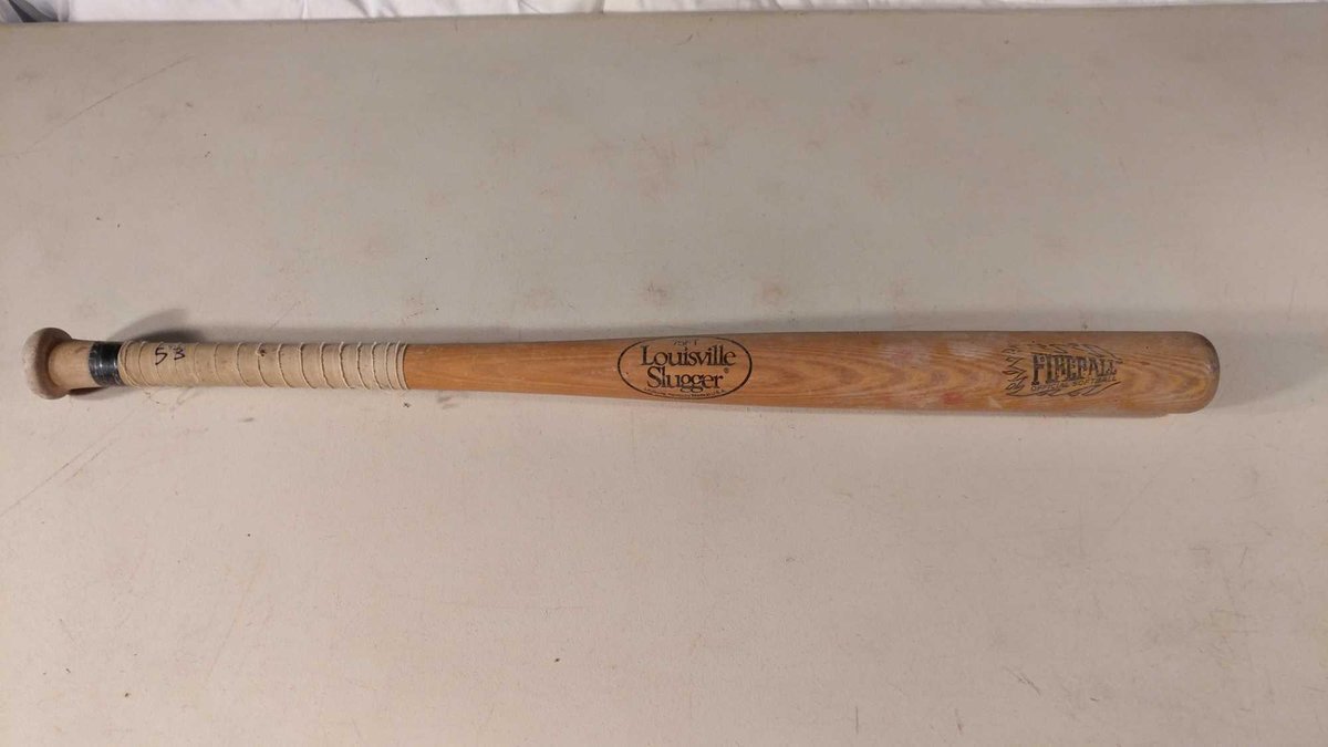 LOUISVILLE SLUGGER BASEBALL BAT