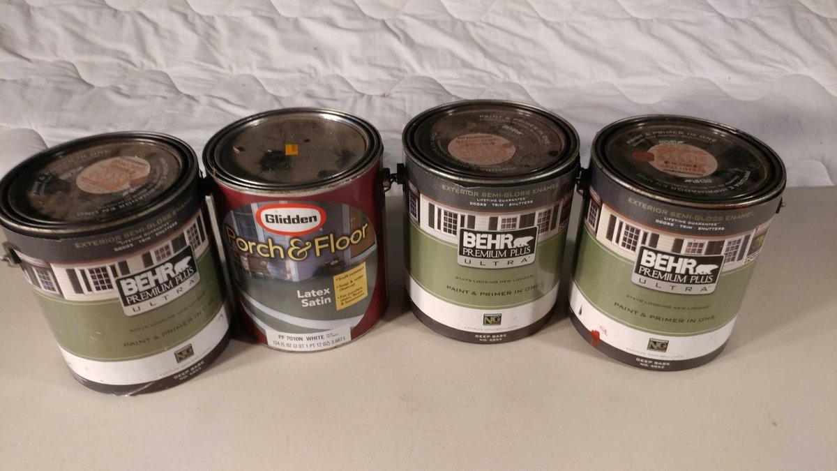 ASSORTMENT OF HOUSE PAINT