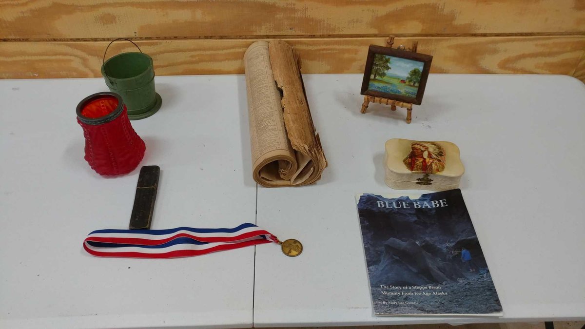 VINTAGE 1910 MN PLATBOOK - POPE CO, SMALL OIL PAINTING ON CANVAS, RED GLASS VASE, WOOD BRACKET