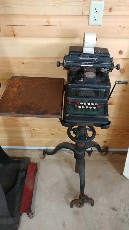 DALTON ADDING MACHINE - BELIEVED TO BE THE FIRST TEN-KEY MACHINE, PATENTED IN 1899. THIS MACHINE AND