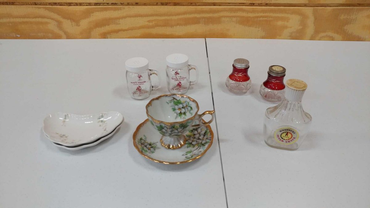 ANTIQUE SHAKER SET, MIKES HERRING SHAKER SET, WOODBURY AFTER SHAVE BOTTLE, FRED ROBERTS CHINA CAP & 