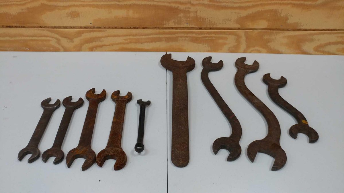 GROUP OF VINTAGE WRENCHES OF ASSORTED SIZES