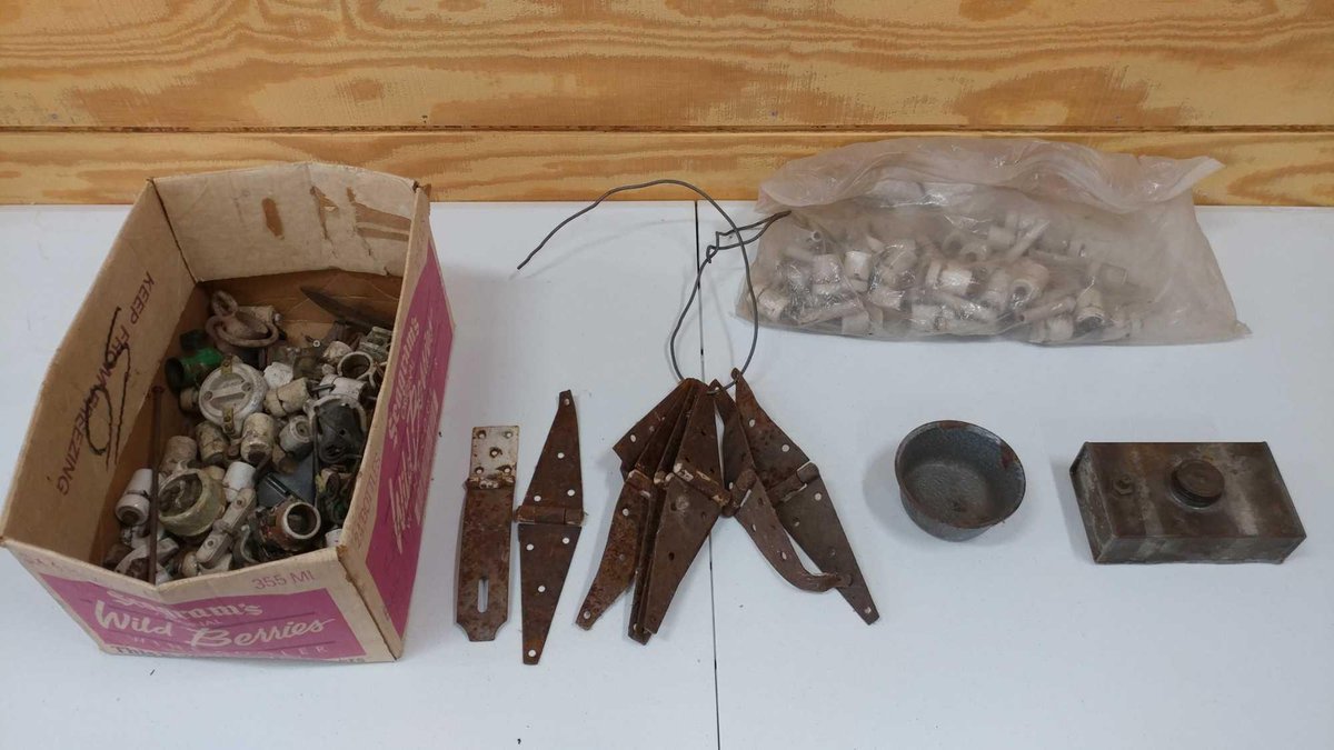 BOX OF HINGES, OLD INSULATORS, FUEL TANK, HORSE TREE HARDWARE PARTS