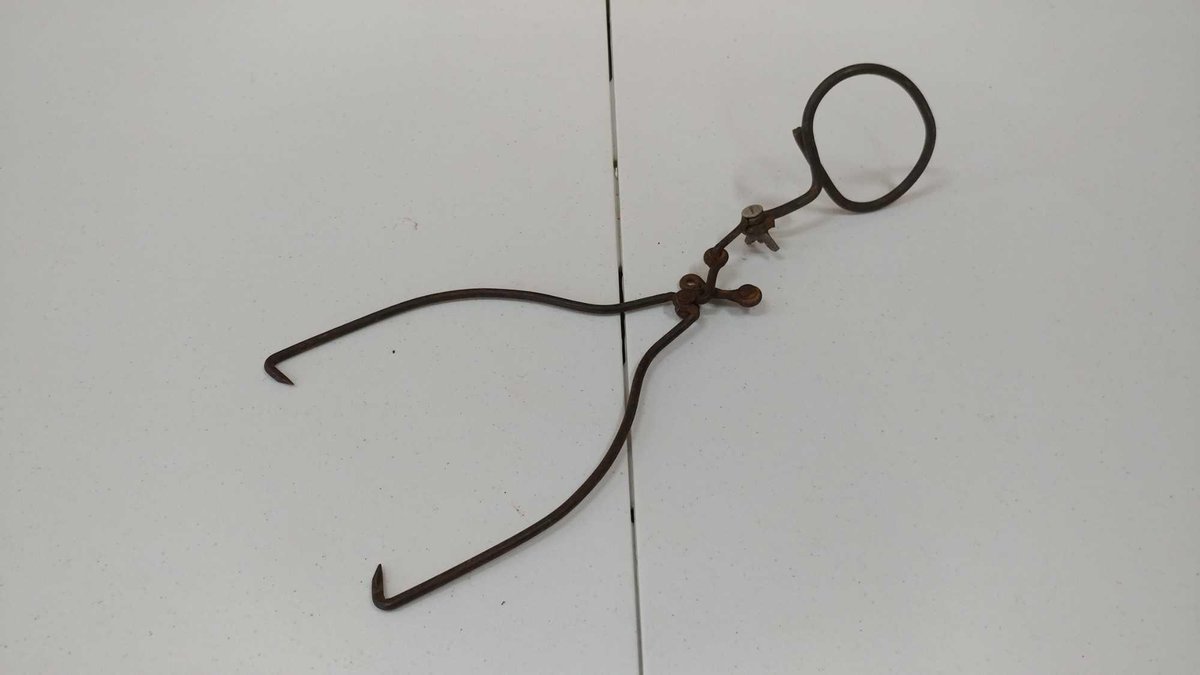 SMALL WIRE ICE TONG
