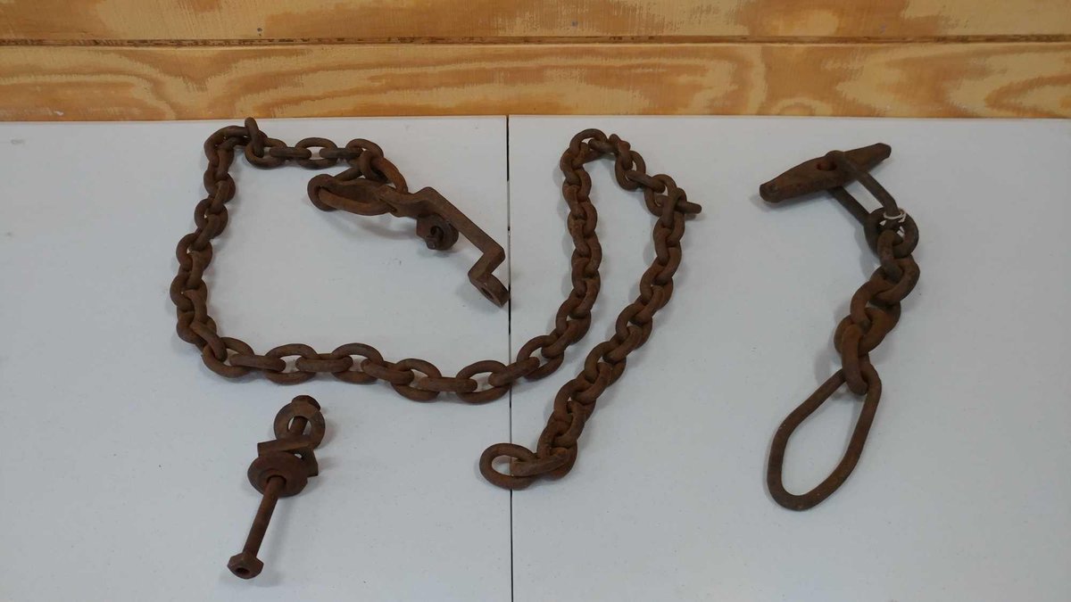 CHAIN W/OBLONG RINGS AND SHORT LENGTH OF CHAIN