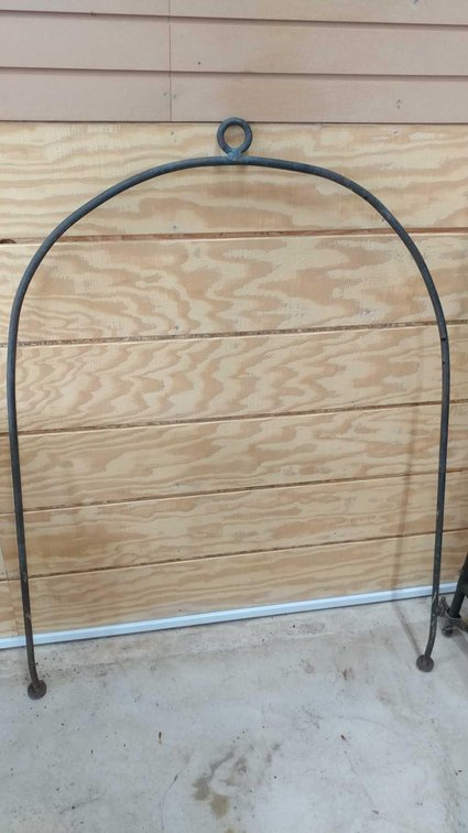 METAL ARCH WITH RING ON THE TOP CENTER