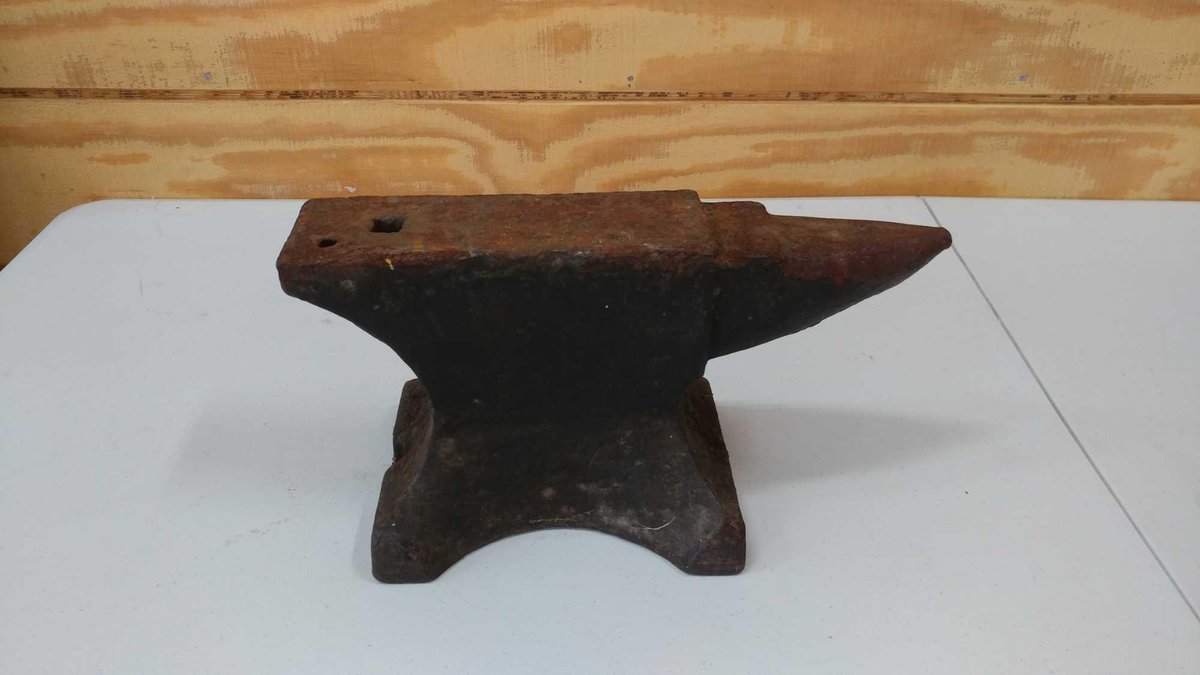 ANVIL, NO MARKINGS (16"W X 8"H X 7.5"D)