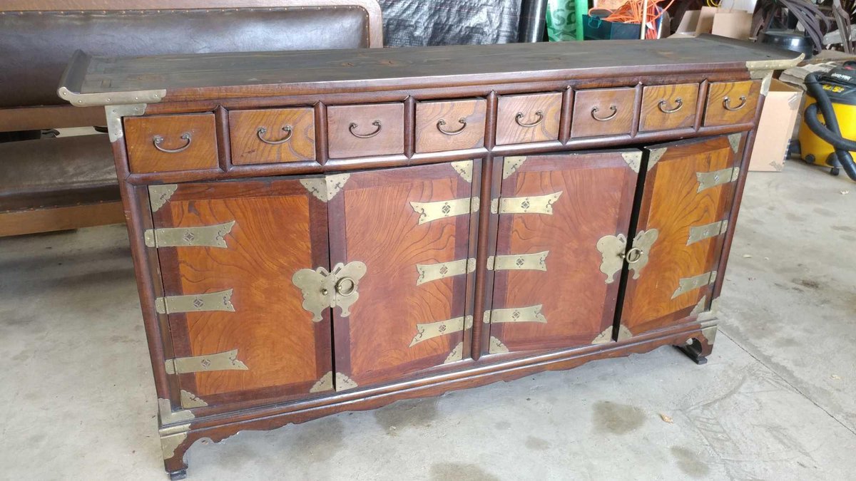 ORIENTAL/JAPANESE STYLE SIDE BOARD W/BRASS TRIM, 8-DRAWERS AND 4-DOORS (66" X 33"H X 15"D)