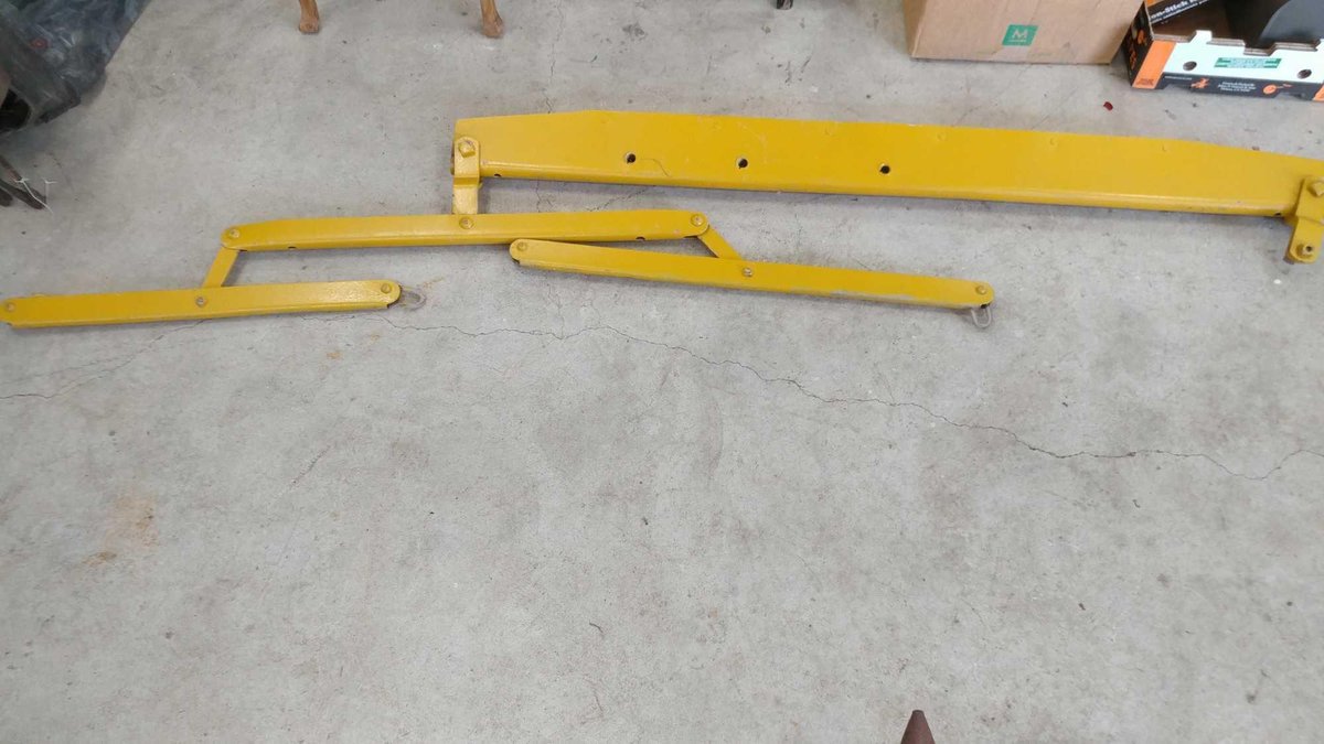 YELLOW METAL TRIPLE TREE, MISSING ONE TREE