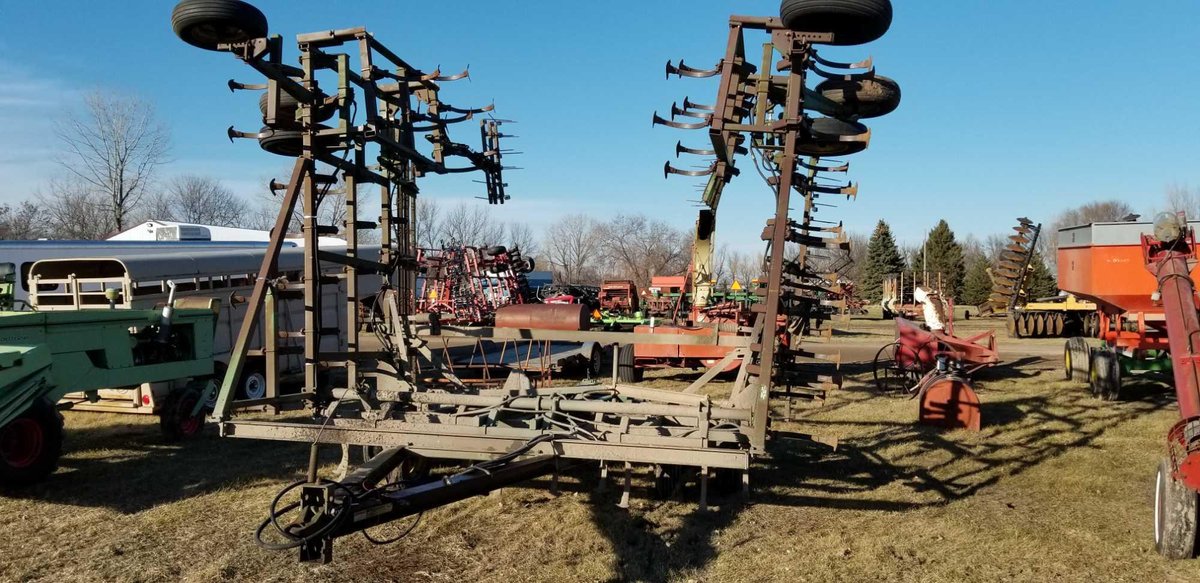  (I-25) JOHN DEERE 1010 46' FIELD CULTIVATOR, 3 BAR HARROW (ITEM AT ZIELSDORF AUCTIONS)