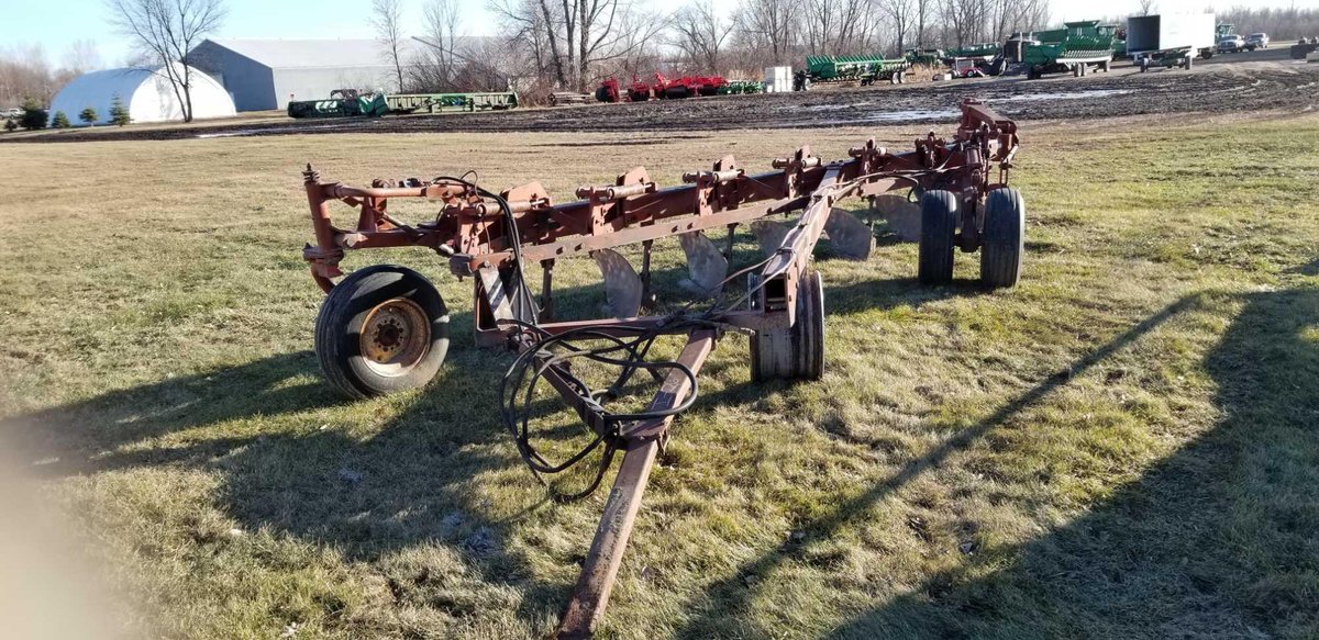  (I-26) MELROE 903  7 BOTTOM  ON LAND PLOW 18"  AUTO RESET (ITEM AT ZIELSDORF AUCTIONS)