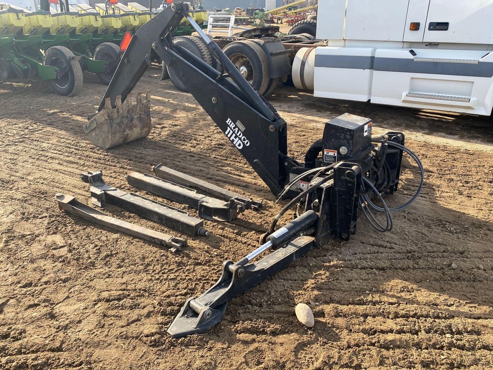 (I-35A) BRADCO BACKHOE ATTACHMENT MODEL 11HD, 3 PT MOUNTED, FIT ON FORD 9030 BIDIRECTIONAL TRACTOR B