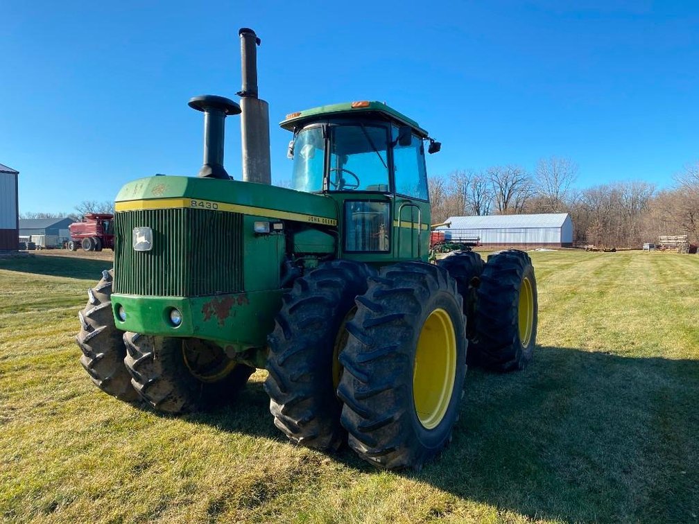  (I-35) 1976 JOHN DEERE 8430 4WD TRACTOR 3268 HRS SHOWING, QUAD RANGE TRANS, 18.4-34 TIRES, 1000 PTO