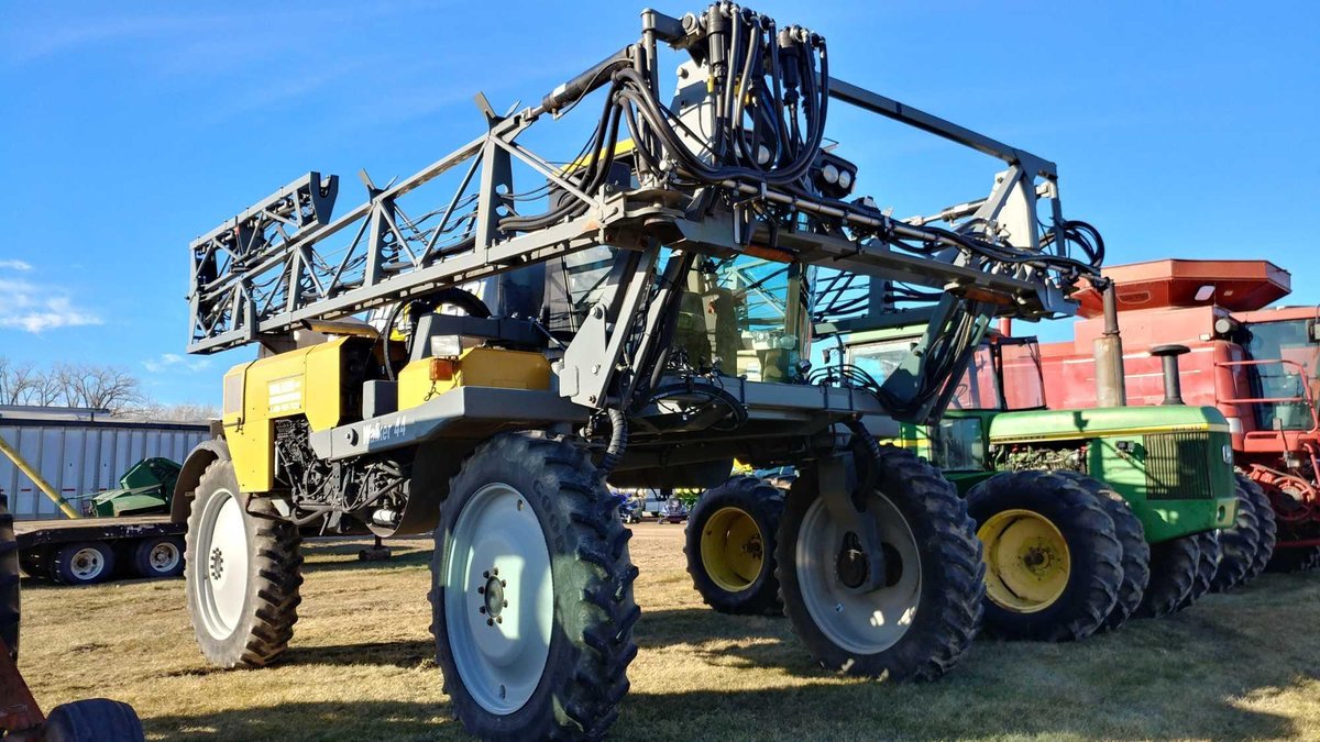 (I-206) 1997 WALKER 44 SPRAYER, SN#7765441K1740010, REMANUFACTURED IN 2014 (NEW CAB, POWDER COAT, WI
