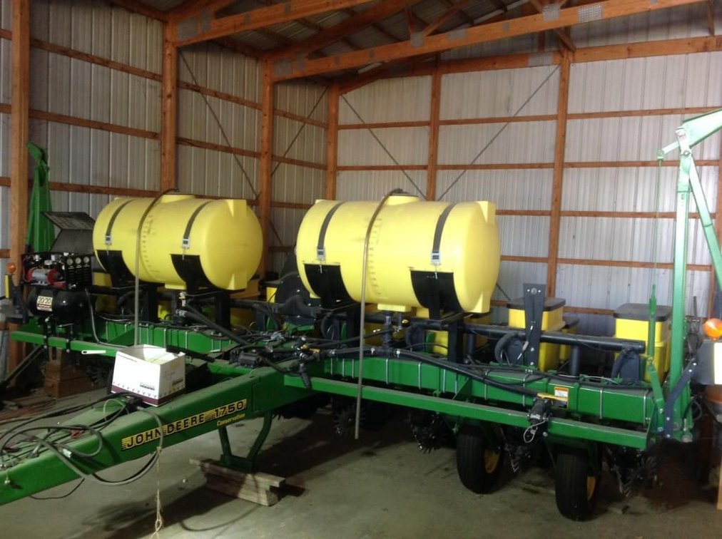 (I-41) 2001 JOHN DEERE 1750 8 ROW 30" PLANTER, GEN ONE PRECISION PLANTER MONITOR, PRECISION WAVE TUB