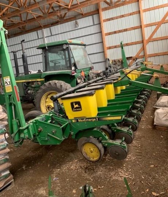 (I-54)  JOHN DEERE 7300 12 ROW 22" PLANTER INSECT  BOXES, 2 POINT W/ REAR LIFT ASSIST, VANGUARD MONI