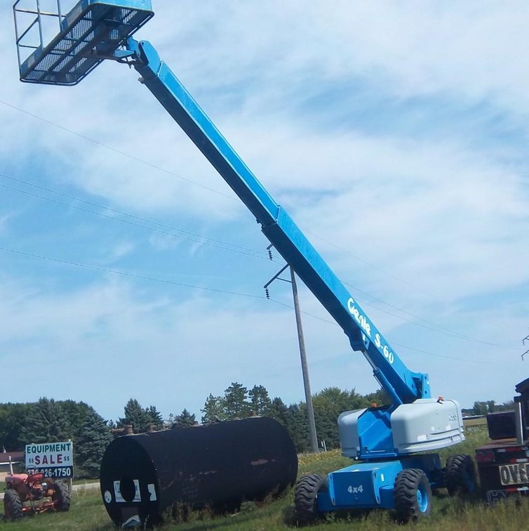 (I-61) 2003 GENIE S-60 MANLIFT.  4X4. LIKE NEW RUBBER. RUNS AND OPERATES GREAT. NICE MACHINE. (FOR M