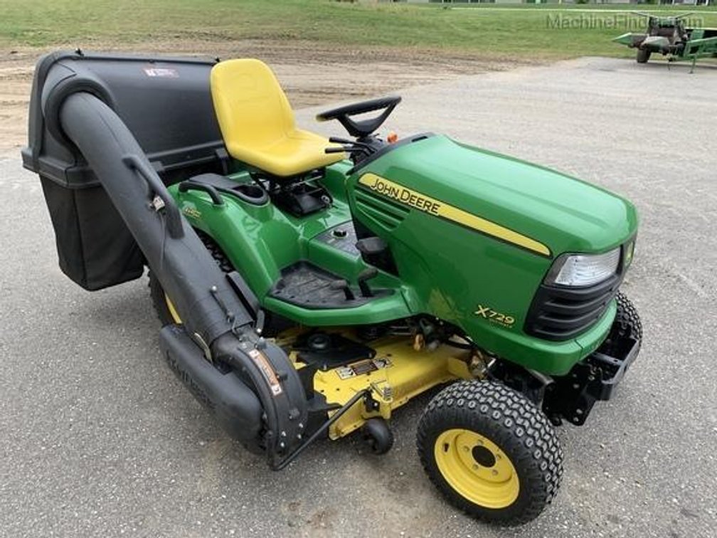 (I-477) 2012 JOHN DEERE X729 LAWN TRACTOR, ALL WHEEL STEER, 25HP LIQUID COOL EFI, 4WD, POWER STEERIN