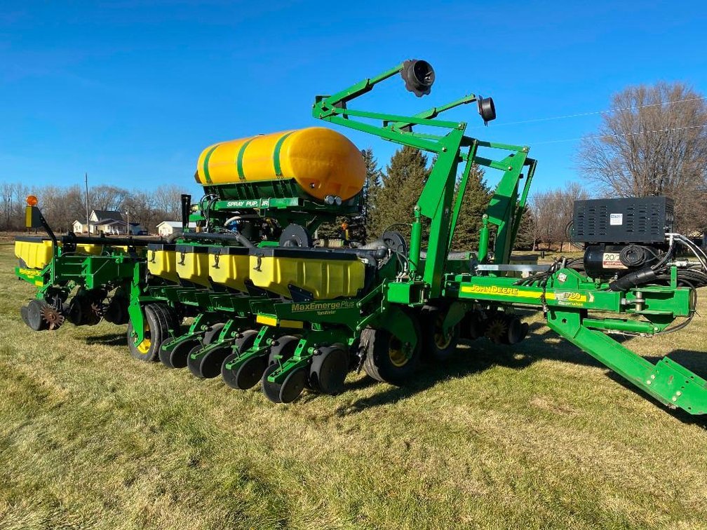 (I-199) JOHN DEERE 1780 MAX EMERGE PLUS 18 ROW 20" PLANTER, HYD SEED AND HYD LIQUID CONTROLLER BY PR