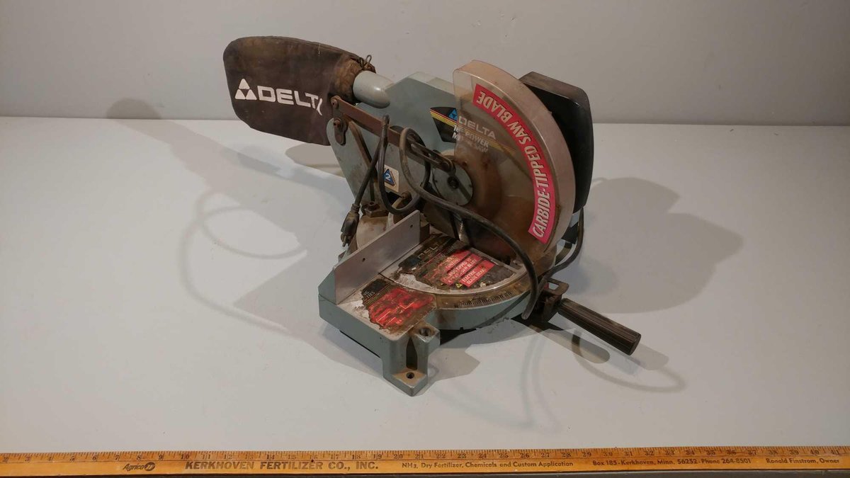 (I-70) DELTA MITER SAW  (ITEM AT ZIELSDORF AUCTIONS)
