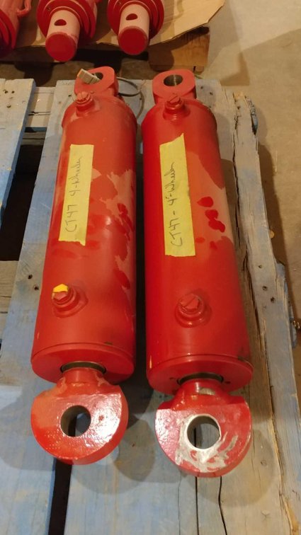 (I-326) (2) HYDRAULIC CYLINDERS 4 X 12 (LOCATED AT ZIELSDORF AUCTIONS)