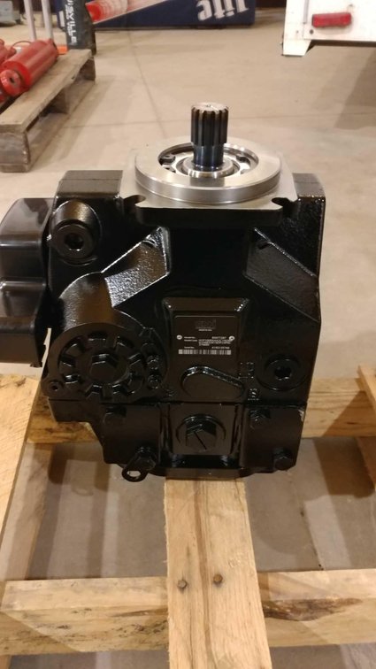 (I-329) HYDRAULIC FAN PUMP (LOCATED AT ZIELSDORF AUCTIONS)