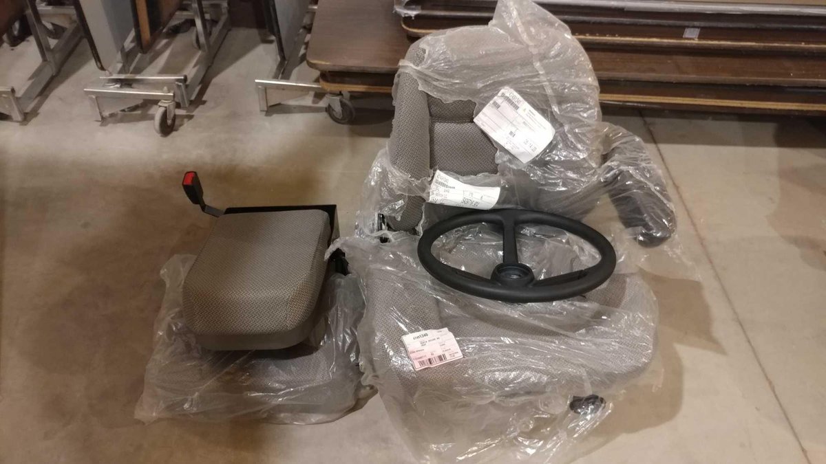 (I-85) CASE TRACTOR/SPRAYER SEAT W/JUMP SEAT & STEERING WHEEL (LOCATED AT ZIELSDORF AUCTIONS)