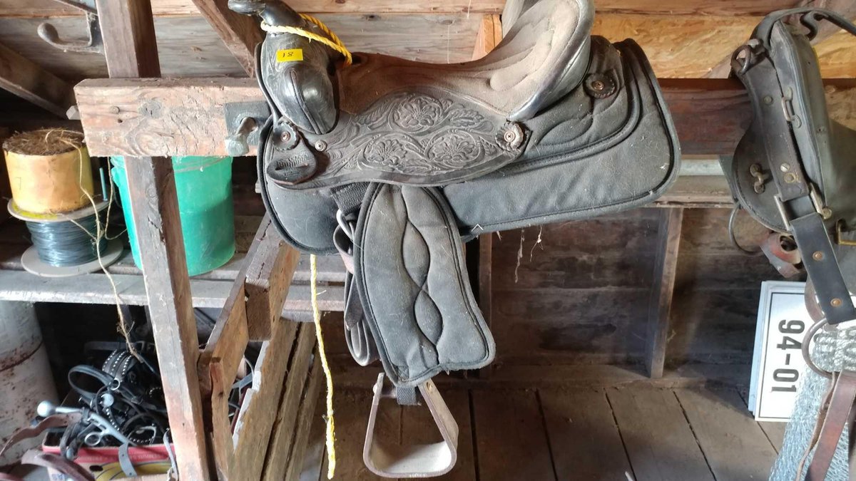 (A) BIG HORN 125 SADDLE (12" GOOD CONDITION)