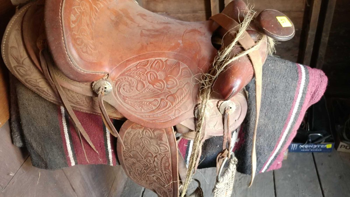 (A) SADDLE, HORSE BLANKET (14" SADDLE TOOLED LEATHER, GOOD CONDITION)