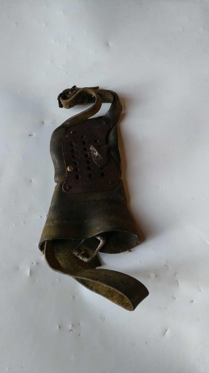(A) VINTAGE CORN SHELLING GLOVE