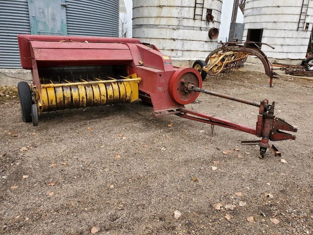 NEW HOLLAND BALER, SN# 23988