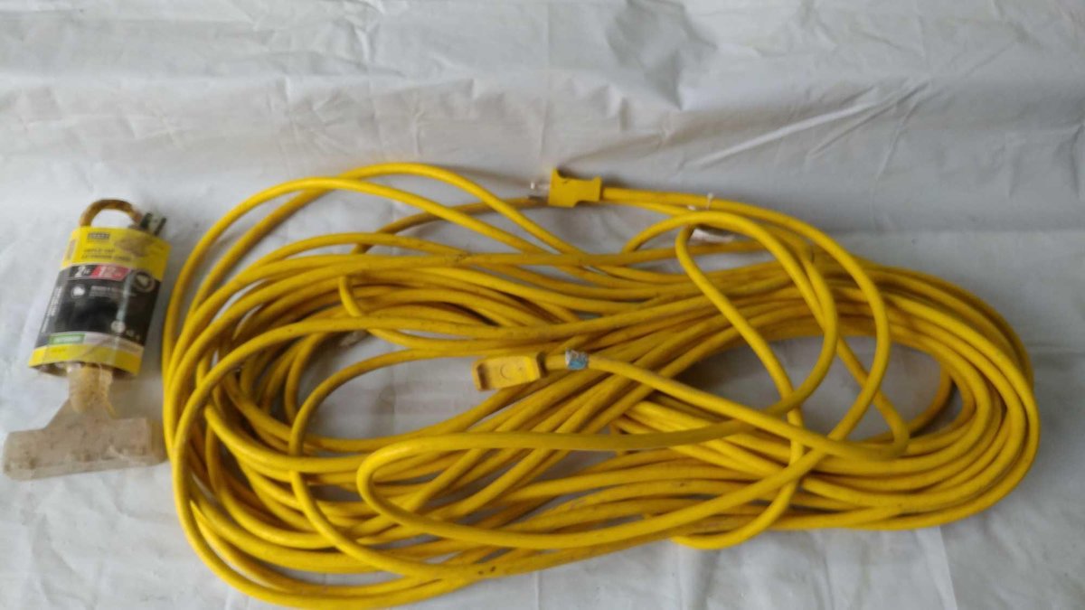 (B) OUTDOOR EXTENSION CORD, TRIPLE TAP (12 GAUGE, UNKNOWN LENGTH)