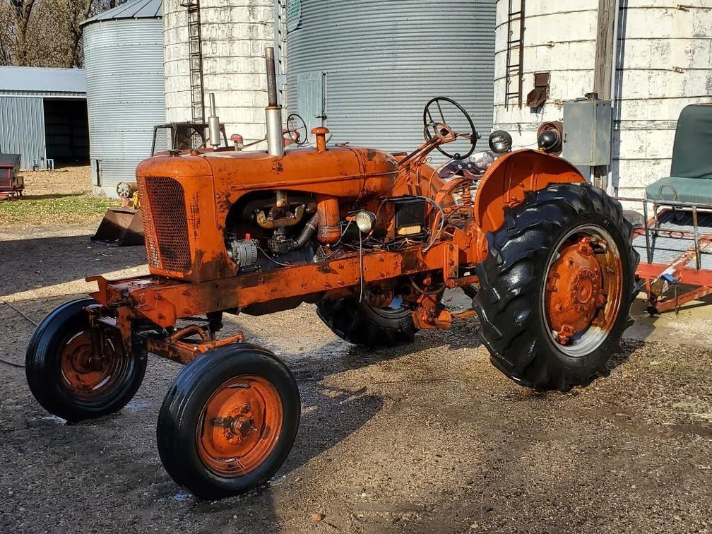 1953 ALLIS CHALMERS WD 45 TRACTOR, 13.6-28 REARS, WIDE FRONT, 540 PTO, RUNS & DRIVES, 12 VOLT SYSTEM