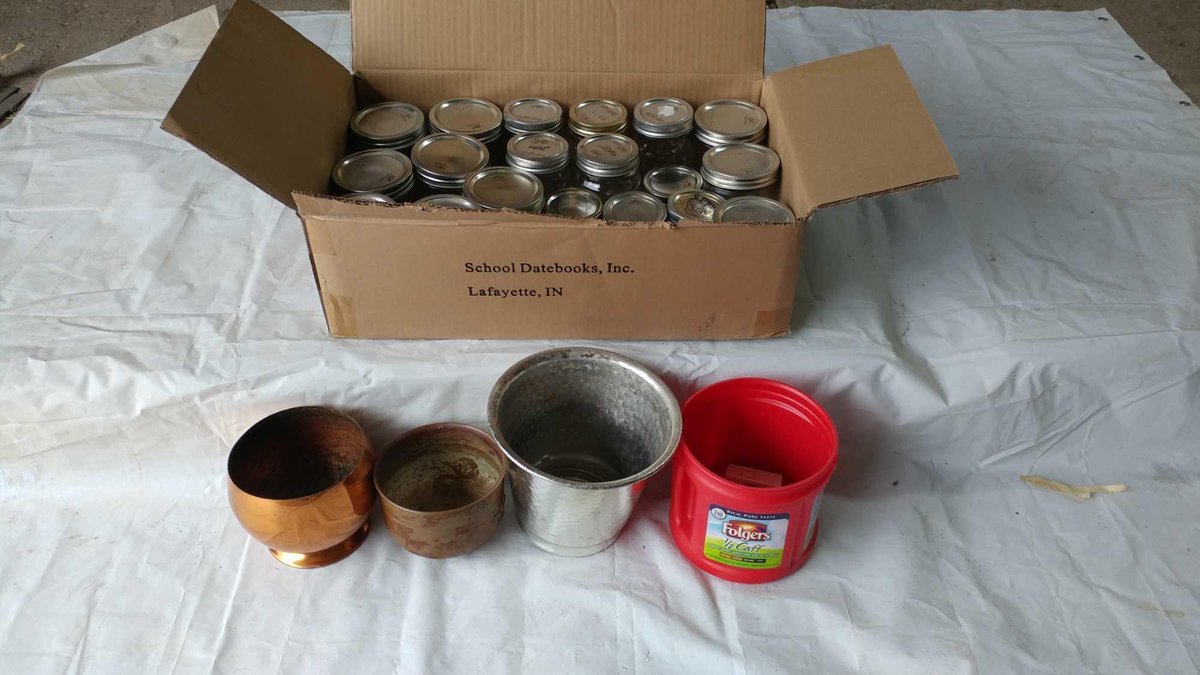 (B) (15) PINT CANNING JARS, (7) JELLY JARS, FLOWER POTS, AND ELECTRIC ADAPTERS
