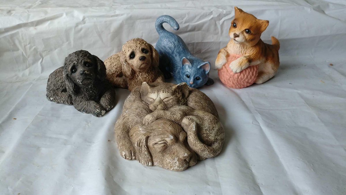 (B) FLOWER BED STATUES (3 CATS & 2 DOGS) 