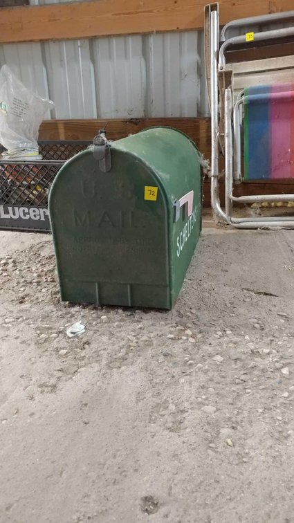 (B) LARGE GREEN MAILBOX (11" X 15" X 23.5") 