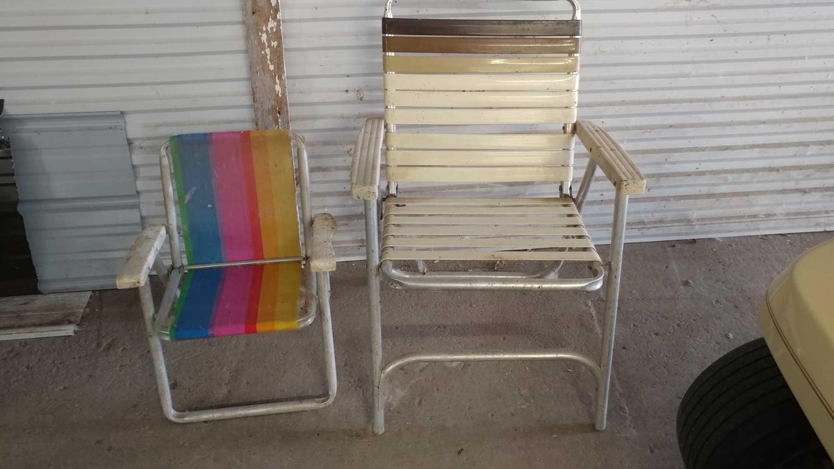 (B) CHILD'S & ADULT'S LAWN CHAIRS 