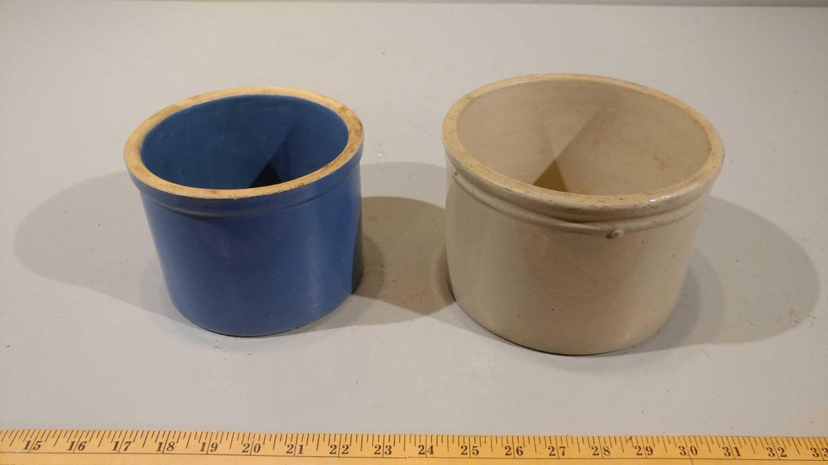 (2) SMALL CROCKS (NO NAME)