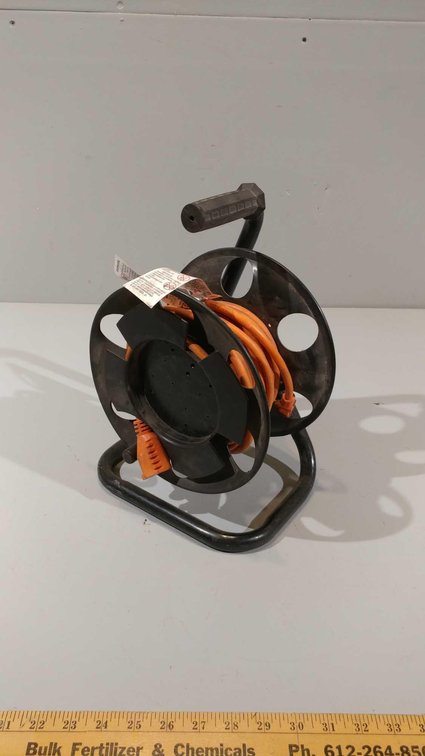 EXTENSION CORD W/WINDING STAND