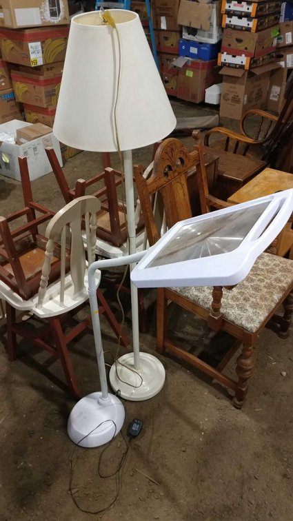MAGNIFYING LIGHT ON STAND AND FLOOR LAMP