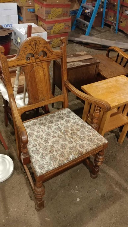 OAK UPHOLSTERED SEAT CHAIR