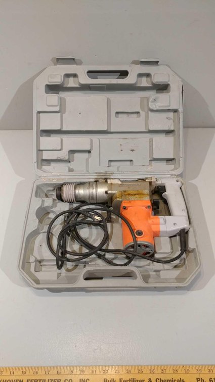 CHICAGO POWER TOOLS 1" AIR ROTARY HAMMER W/CASE