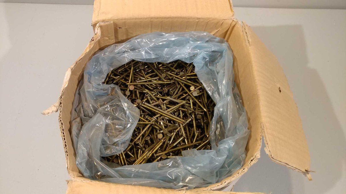 BOX OF 16D COATED SINKER NAILS