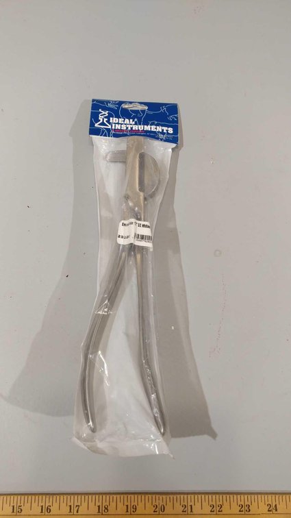 (I-12) IDEAL INST EMASCULATOR 12" STAINLESS STEEL, WHITES STYLE NEW (ITEM AT ZIELSDORF AUCTIONS) 