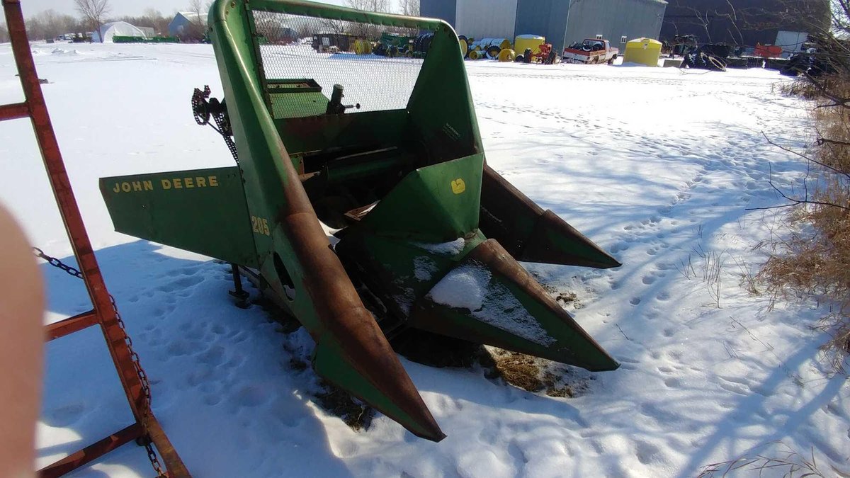 (I-19) JOHN DEERE 205 2 ROW 38" CORN HEAD W/ AUTO GREASER (ITEM AT ZIELSDORF AUCTIONS) 