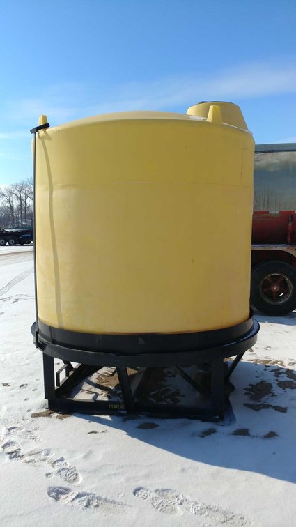 (I-29) 2000 GAL POLY F/S CONE BOTTOM TANK (ITEM AT ZIELSDORF AUCTIONS) 