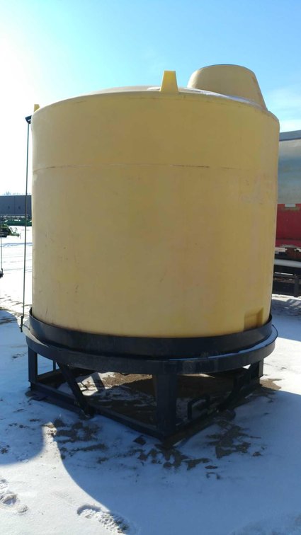 (I-30) 2000 GAL POLY F/S CONE BOTTOM TANK (ITEM AT ZIELSDORF AUCTIONS) 