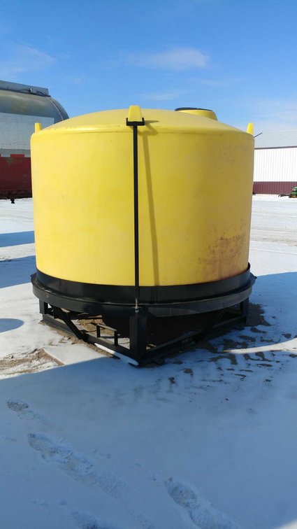 (I-31) 1600 GAL POLY F/S CONE BOTTOM TANK (ITEM AT ZIELSDORF AUCTIONS)